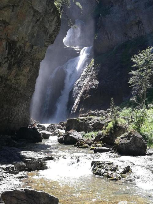 thebeautifuloutdoors:This nice waterfall i found in Ordesa...