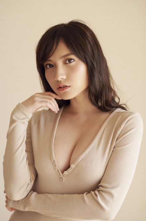 gravure-glamour:Nashiko Momotsuki