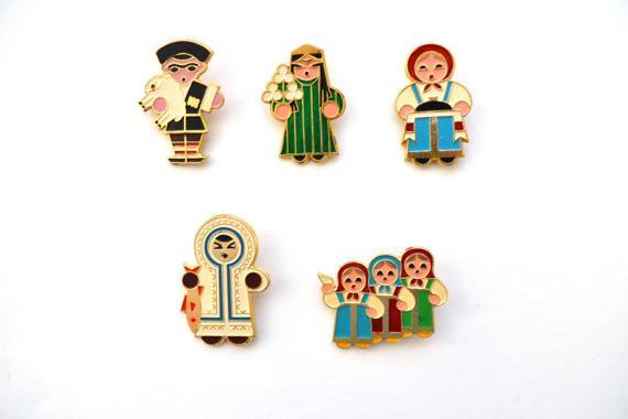 Traditional costumes enamel pins - vintage pins from the Soviet Union
Listed on Etsy: http://ift.tt/2mCk1N4