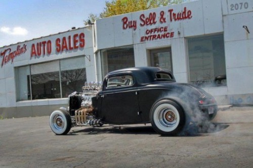 caferacer-and-hotrod:hotrodzandpinups:Hot Rodz & Pin...