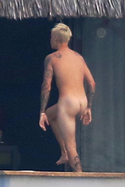 justinbieberbooty:I wanna fuck that nice ass of his..