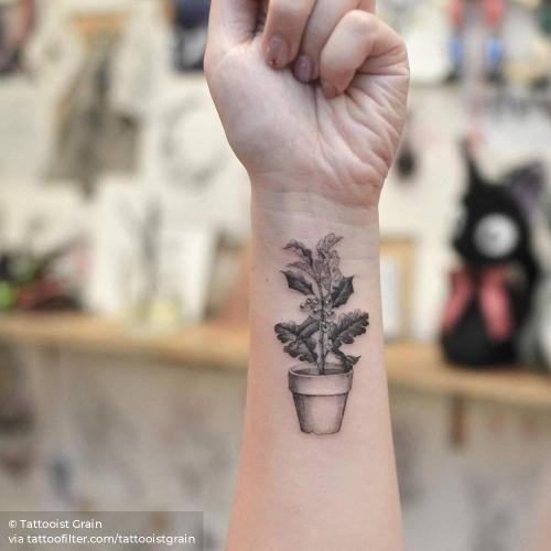 By Tattooist Grain, done in Seoul. http://ttoo.co/p/154036 oak leaf;small;single needle;leaf;tiny;ifttt;little;tattooistgrain;nature;plant;inner forearm