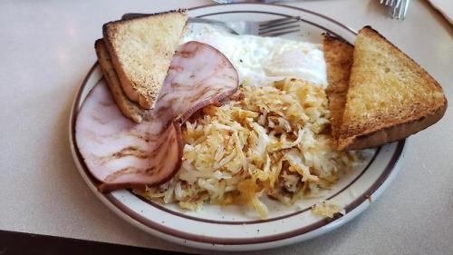 lifejoyaddict:[OC] Hash browns, fried egg over easy, toast and...