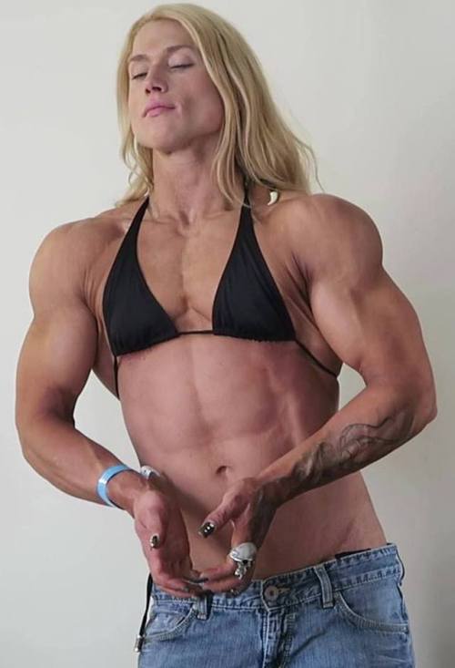 femcepsfan:Muscle goddess Julia onfitvids.co.uk <3 <3...