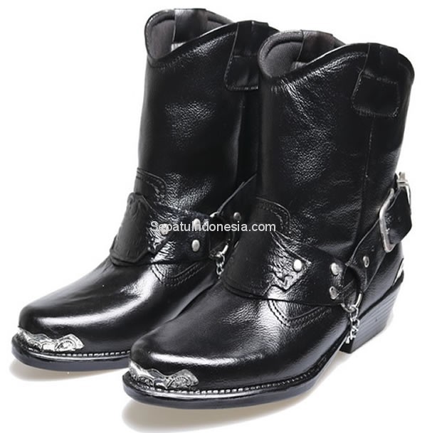  Sepatu  boot  BSM 17 299 adalah  sepatu  boot  yang 