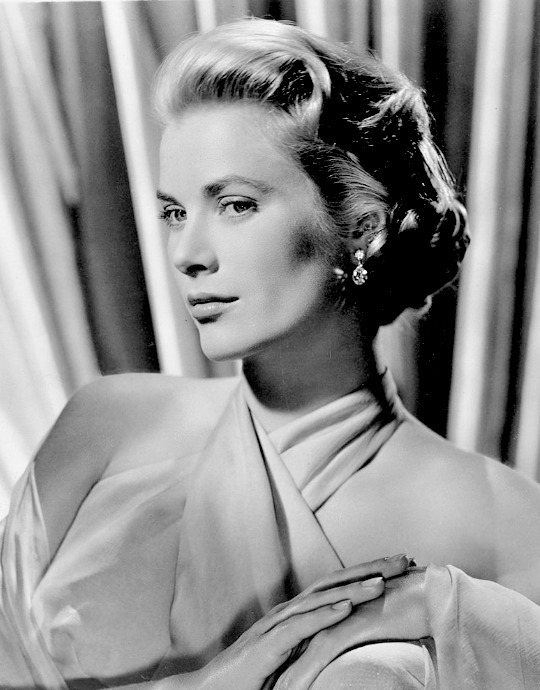 i can feel the stars and the lonely hearts // meganmonroes: Grace Kelly ...