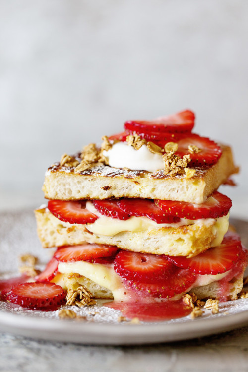 sweetoothgirl:STRAWBERRY SHORTCAKE FRENCH TOAST