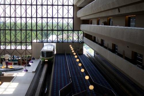 thefuture-tomorrow:The Walt Disney World Monorail System is...