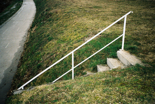 campagne country minimalisme minimalism argentique analog photography Kodak Gold Rollei PREGO 125 01150 Sault-Brénaz Ain Auvergne Rhône Alpes France photographers on tumblr Lyon urb Brumpicts Frédéric Brumby