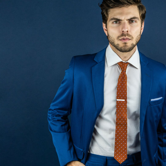 Como coordenar a gravata com terno azul marinho