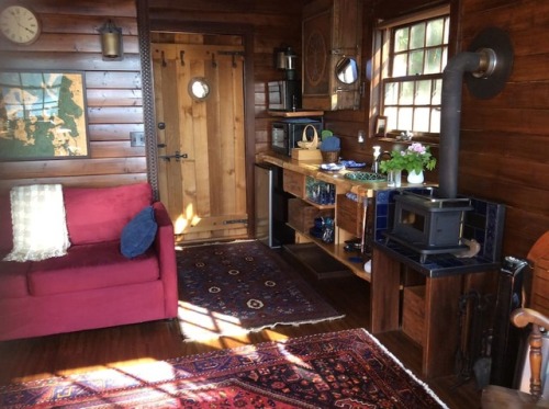 utwo:Hilltop Treehouse Retreat© airbnb