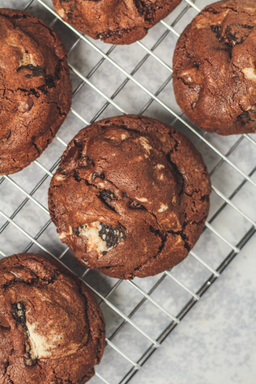 fullcravings:Chocolate Oreo CookiesRecipe source: Marsha’s...