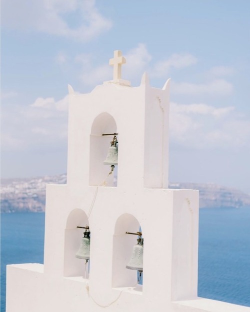 ysvoice:| ♛ |  Bell tower in Santorini  |  © eliaskordelakos 