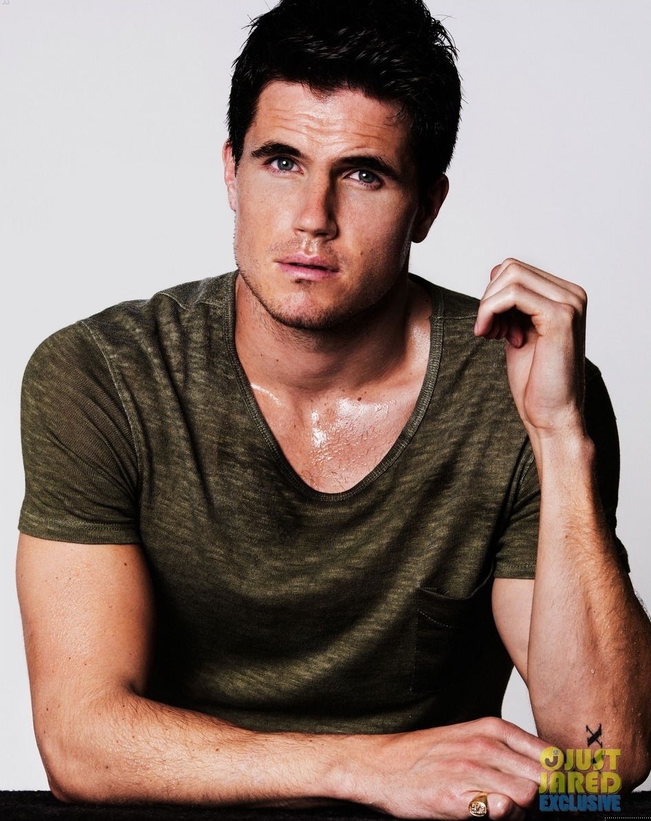 Robbie Amell himym