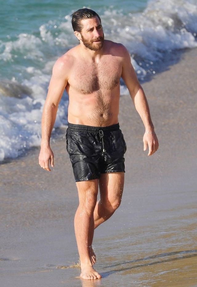 Celebrity Boyfriend Jake Gyllenhaal Takes A Dip At Beach