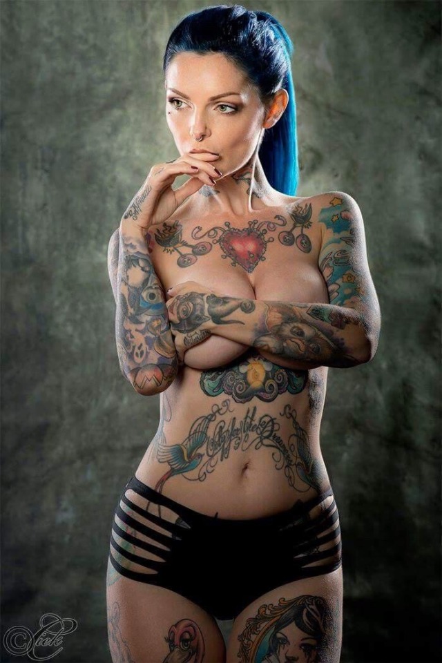 cooldduckuniverse:Love the tats! - Daily Ladies