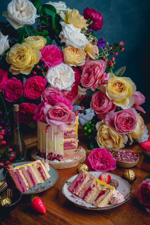 sweetoothgirl:Pastiel De Rosas / Rose Cake with Strawberry Jam...