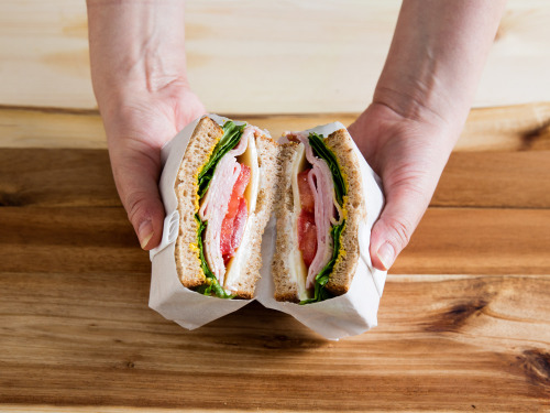 foodffs:How to Wrap Your Sandwiches for Better Eating on the...