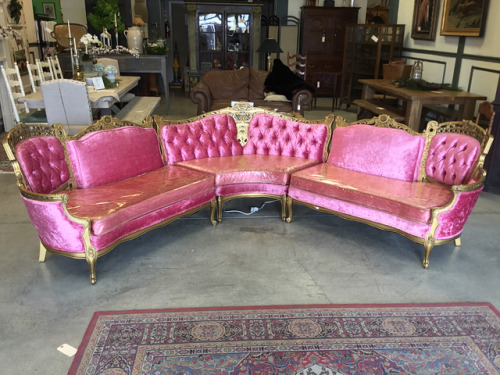 greenbriar-redbriar-antiques:Look what just arrived!#antiques...