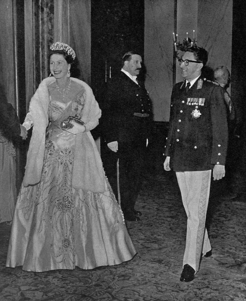 Queen Elizabeth II and King Mahendra of Nepal,... - Royals & Aristocrats
