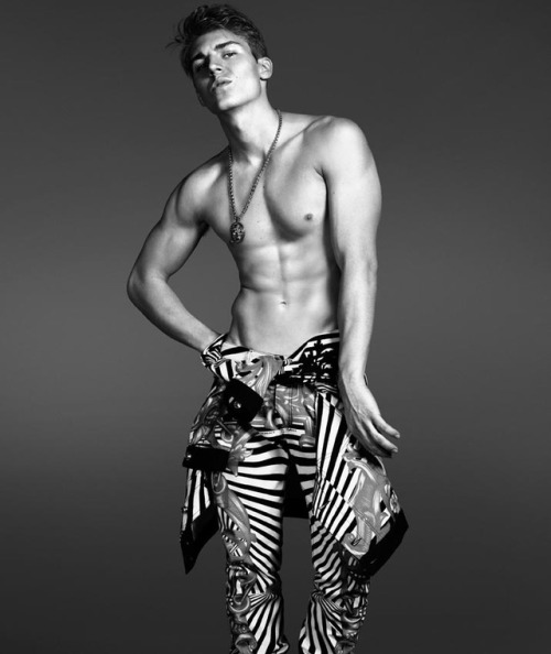 theoderic:
“ Nolan Funk
by Mert & Marcus - Versace Mens SS 2014
”