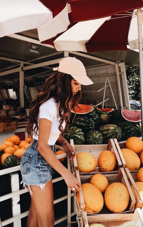 teenage fashion teenage clothing teenage outfits teen style teen fashion ripped distressed shorts crop top white basic simple casual cute pretty cap trucker baseball cap hat rings fall autumn