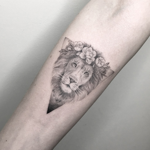 Lion Tattoo

Artist: Shpadyreva Julia 💗Tattooer and artist💗... leo;animal;zodiac;grey;lion;flower;arm