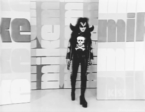 GENE SIMMONS, MIKE DOUGLAS SHOW, 1974