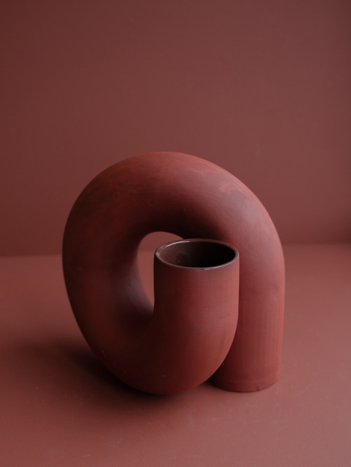 spatula:(via This Norwegian Designer is Making a Vase Every...