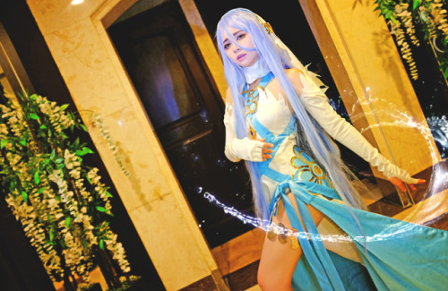 kanikamapesto:I did an Azura photoshoot few days ago /// sorry...