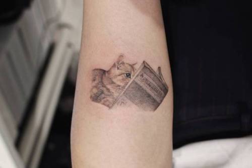 By Victoria Yam, done in Hong Kong. http://ttoo.co/p/36304 small;pet;feline;animal;tiny;ifttt;little;victoriayam;inner forearm;cat;book;other;illustrative