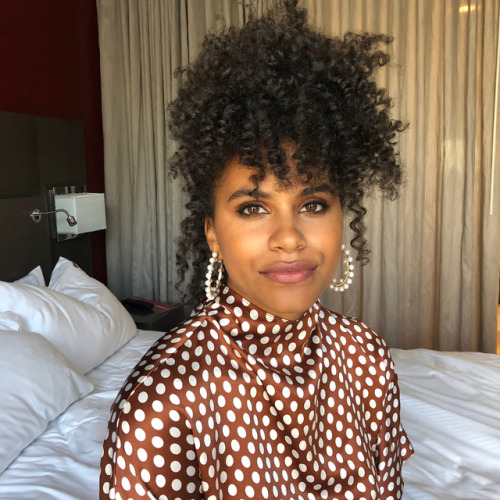 zaziesource:Zazie Beetz look for Comic Con.