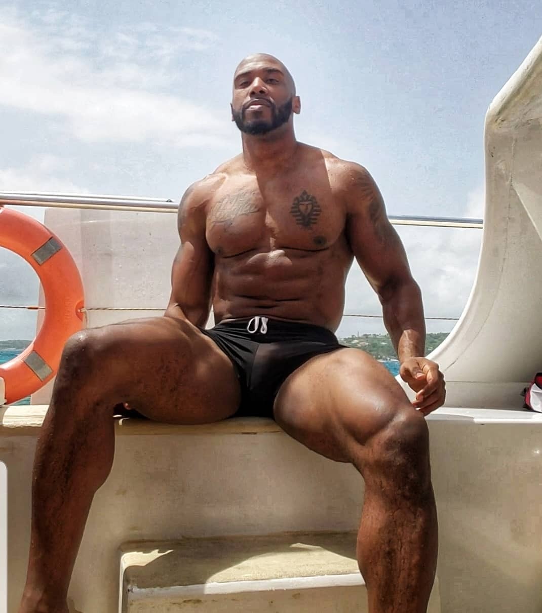 Black Muscle Man - Black Gay Porn | Black Gay Porn Blog