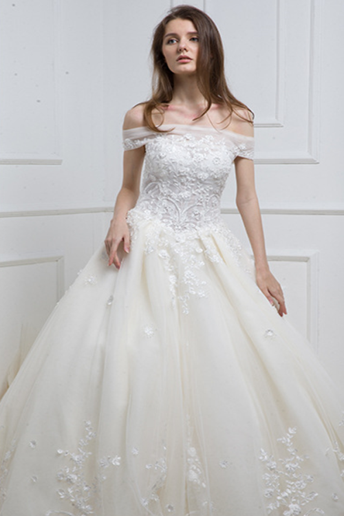 Wedding dresses bridal gowns Fashion Wedding champagne beach wedding dresses dream princess wedding dresses lace wedding dress fishtail See more at nbadresses