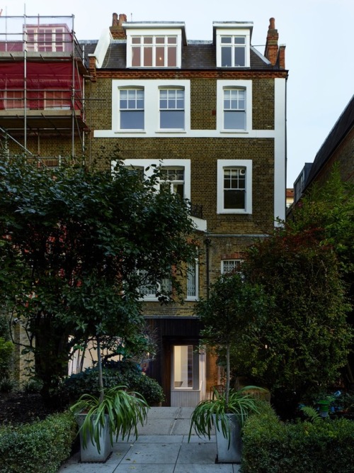 goodwoodwould:Good wood - lovely old townhouse conversion in my...