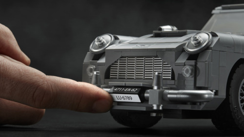 therealautoblog:‘Goldfinger’ Aston Martin DB5 Lego kit has...