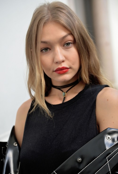 gigihadidmodeluniverse