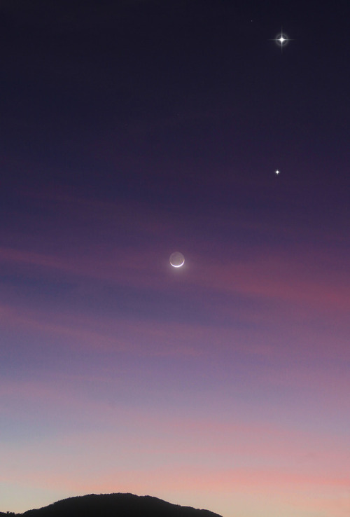 astronomyblog:The Moon, Venus and Mercury at Dawn 1 - Feb 7,...