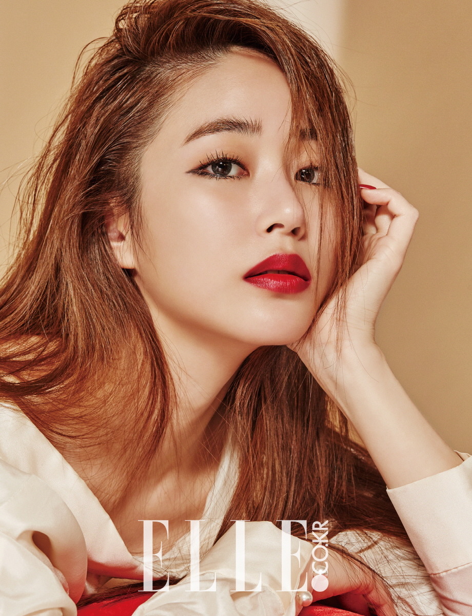 Kim Hyo Jin - Elle Magazine January Issue ‘17 - Korean photoshoots