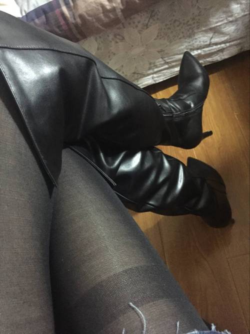 bimboboots:My dream is to become the most amazing pierced,...