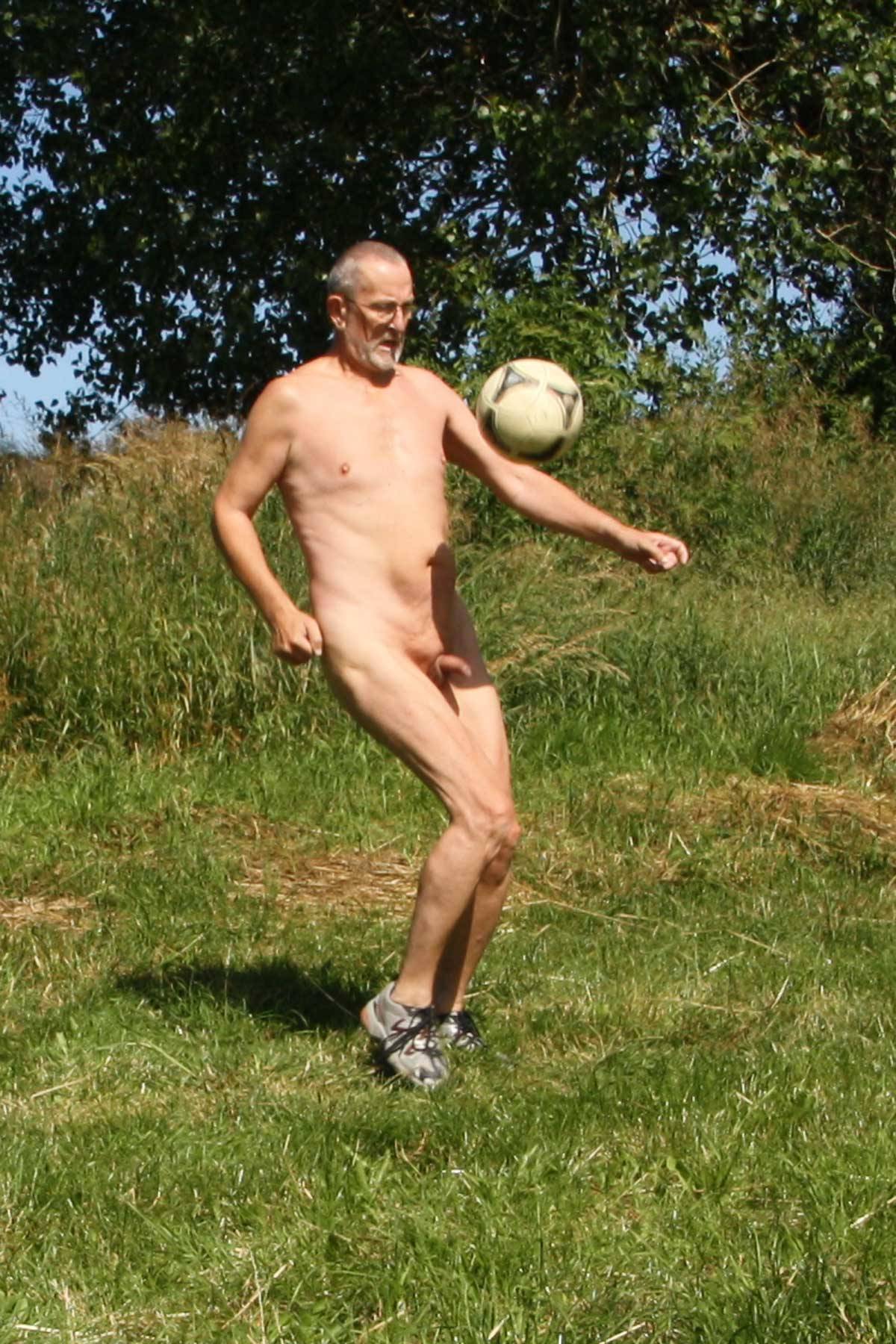 Nacktfußball
