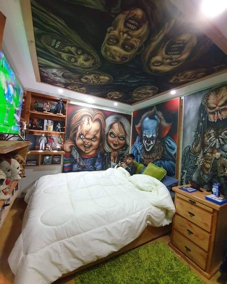 Sixpenceee Horror Themed Room With Chucky Pennywise