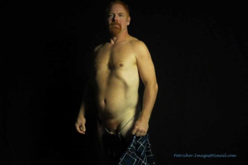 gingerbearchris:kilted strip tease part 2