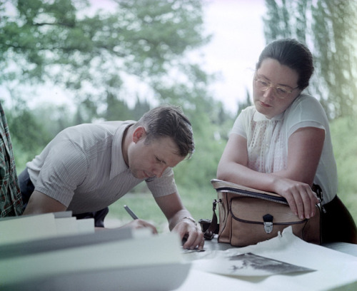 sovietpostcards:Yury Gagarin and wife Valentina