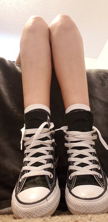 kawaiigiantess:Cute socks. Cute shoes. Cute giant girl. What’s...