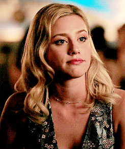 fyeahriverdale dailyriverdalegifs riverdaleedit bettycooperedit betty cooper riverdale my stuff mine: riverdale i really like her outfit in this scene but i just CANNOT get the gif coloring right ack