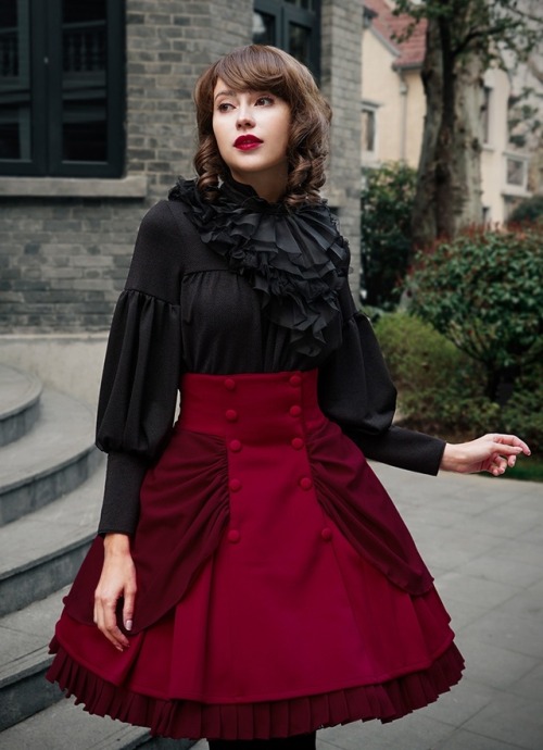 sosuperawesome:Gothic Steampunk FashionFan Plus Friend on...