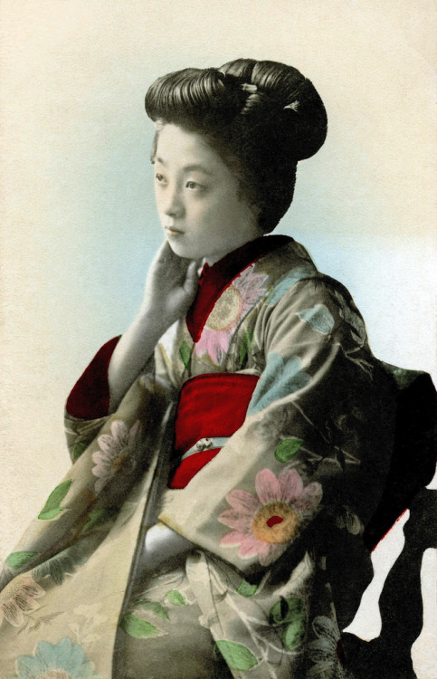 Himawari Kimono 1905 (by Blue Ruin1)
“ A hand-coloured postcard of a Hangyoku (Young Geisha) wearing a kimono with a Himawari (Sunflower) motif.
”