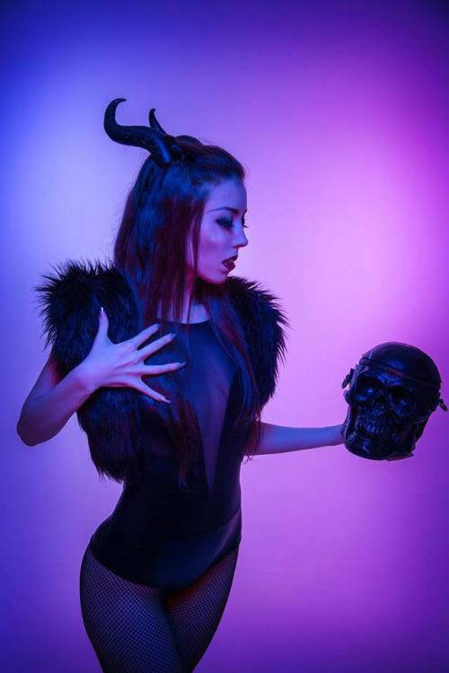 chickcosplay:My maleficent cosplay with video...