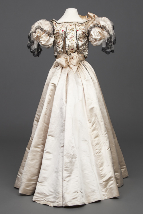 historicaldress:Raudnitz Design House Ball Gown,...